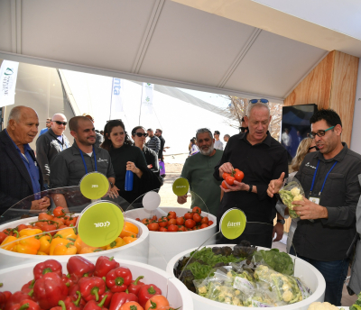 בני גנץ יור המחנה   הממלכתי בתערוכה החקלאית בערבה התיכונ