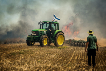 ‎⁨אין לי ארץ אחרת-צלם משה פילברג⁩