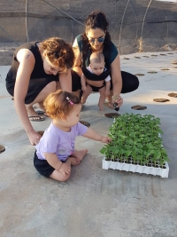 אלמוג חזרה עם בת זוגה לערבה התיכונה: &quot;גן העדן לגידול ילדים הוא כאן בערבה&quot;