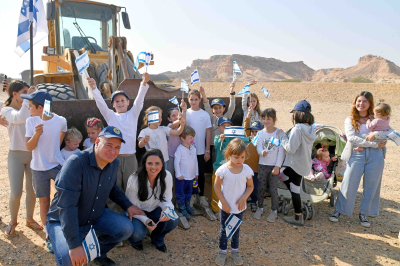 תחילת עבודות  יי שוב חדש עיר אובות בערבה התיכונה במעמד שרת הפנים איילת שקד וראש מועצה אזורית הערבה התיכונה מאיר צור